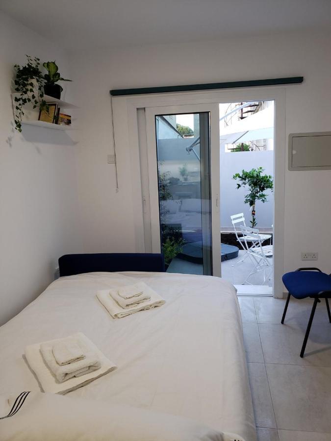 Modern & Cozy Studio W/ Backyard Near City Center Limassol Luaran gambar
