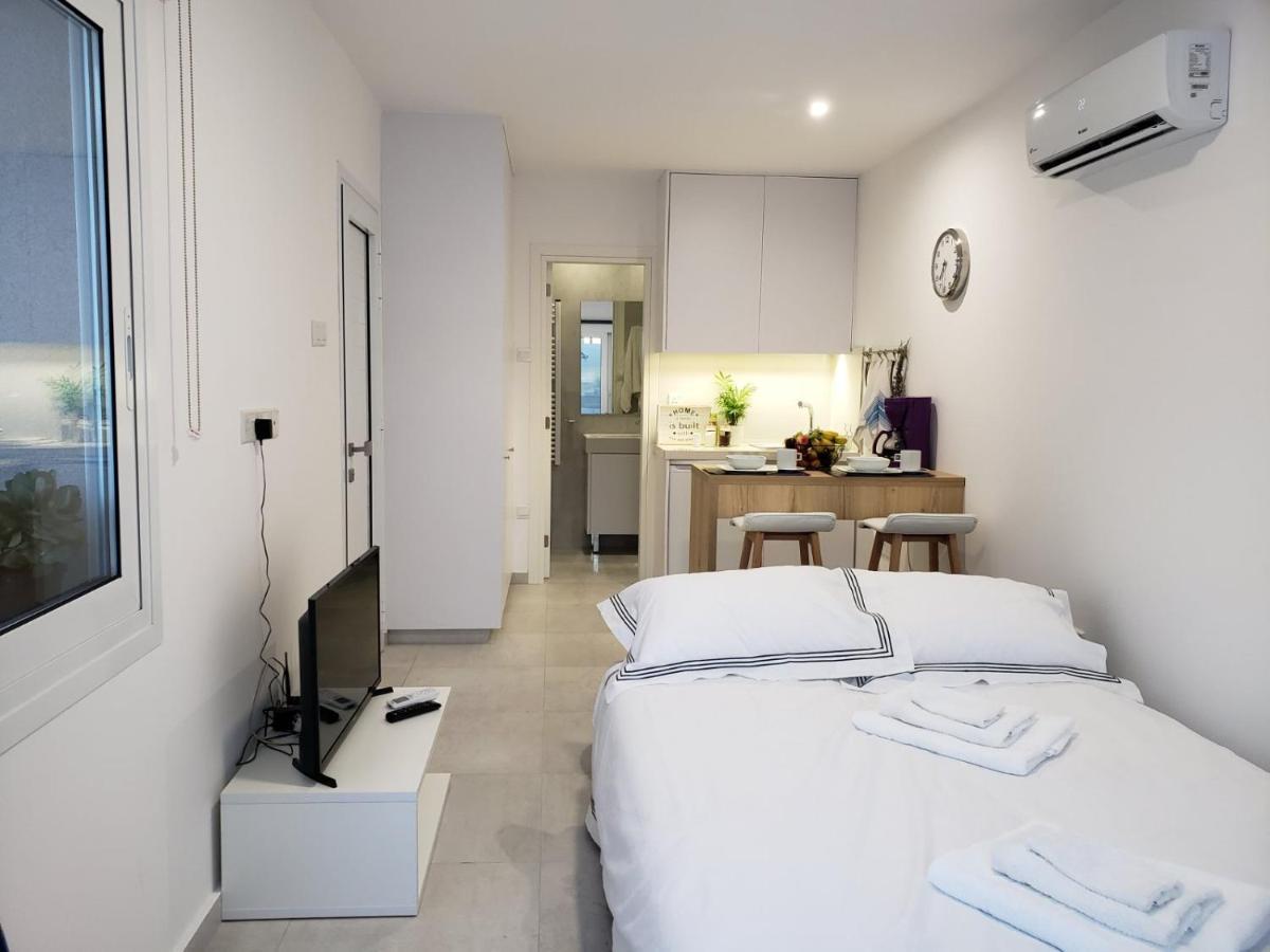Modern & Cozy Studio W/ Backyard Near City Center Limassol Luaran gambar